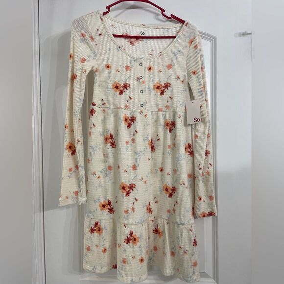 Juniors' SO® Henley Waffle Knit Babydoll Mini Dress floral cream XS - Picture 1 of 3